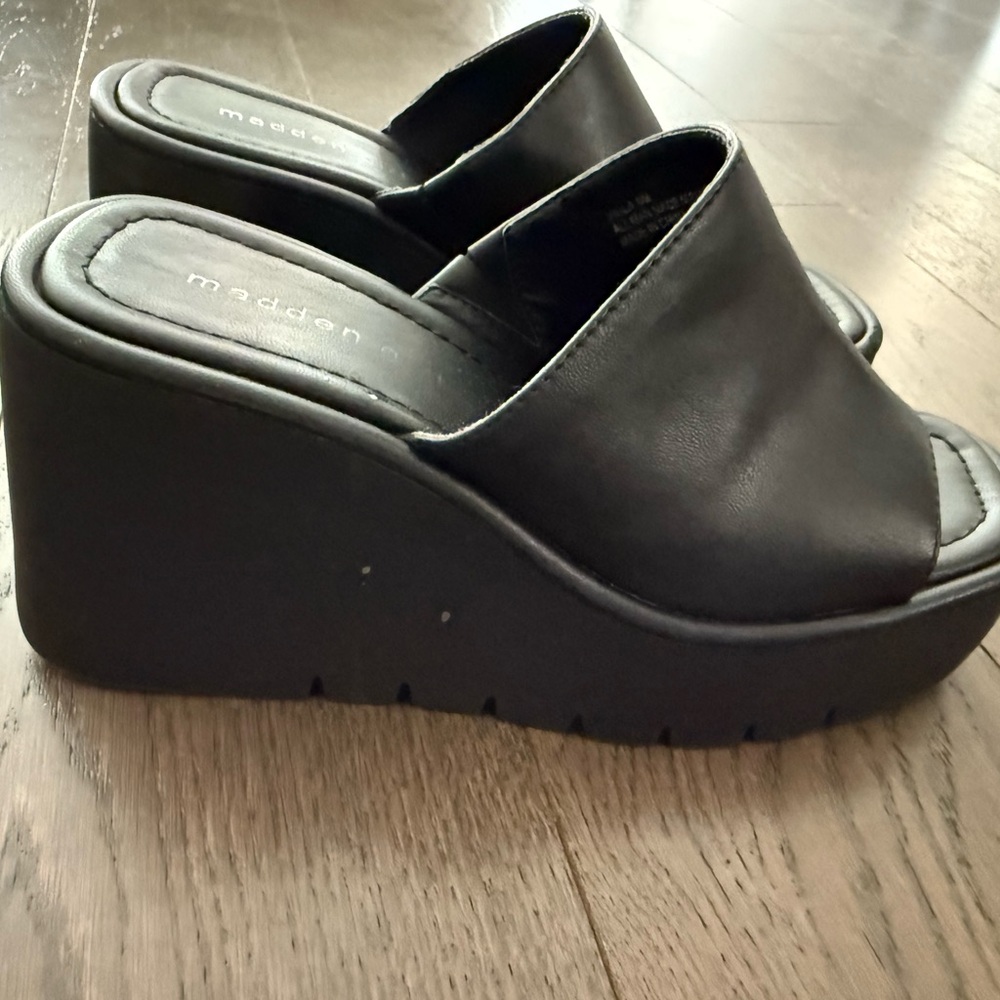 Steve Madden Women's Black Wedge Sandals